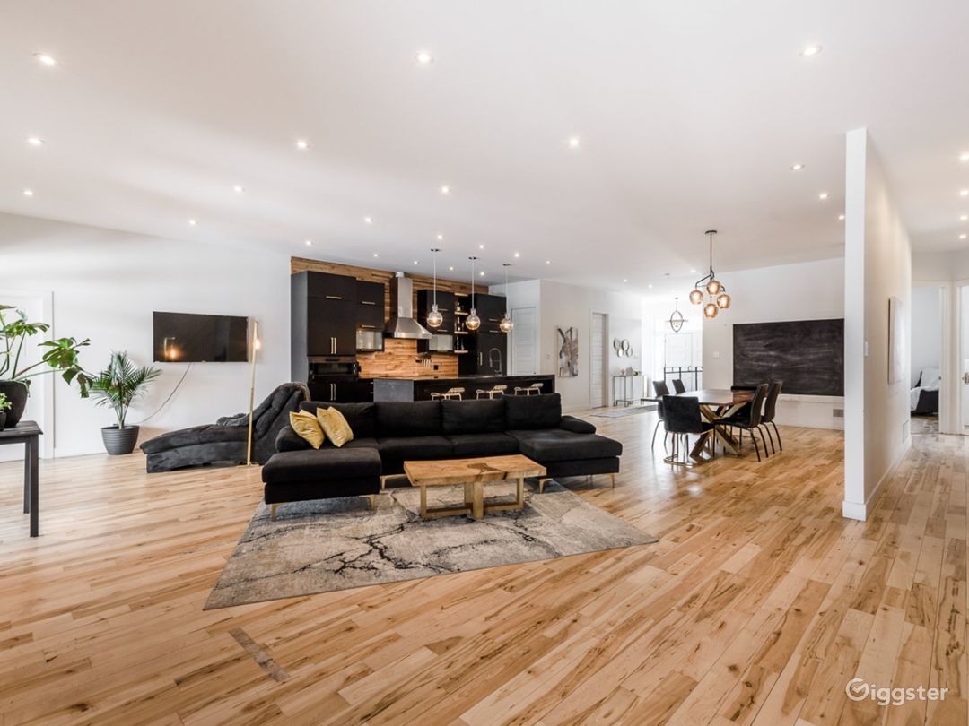 Imposing modern bungalow  Photo 1