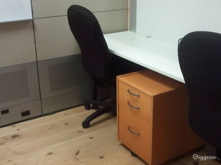 Clean and Light Office in Seattle Photo 2