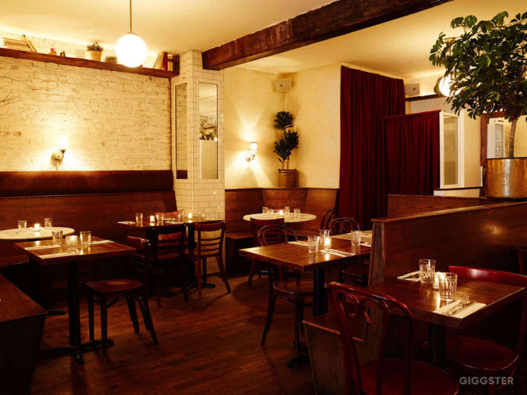  Cute French bistro 