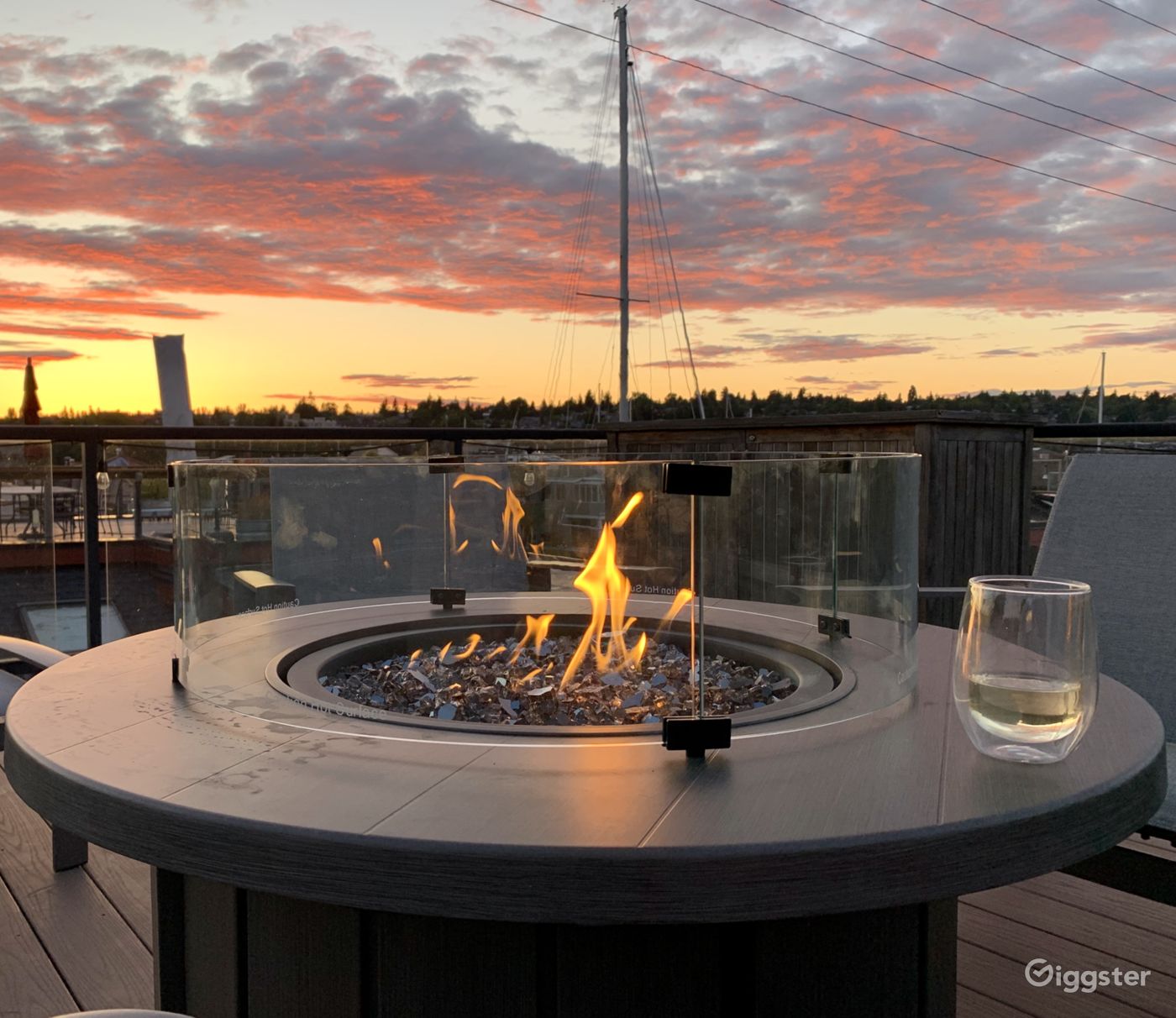 Floating Home on Lake Union Rent this location on Giggster