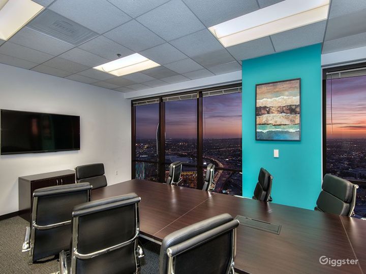 Large Meeting Room in Downtown Penthouse Photo 3