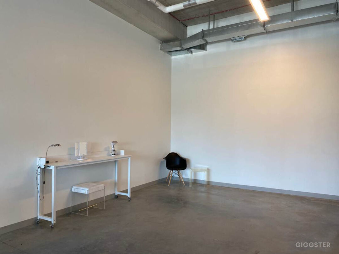 Stunning Natural Light Industrial Apartment Design For Wellness image