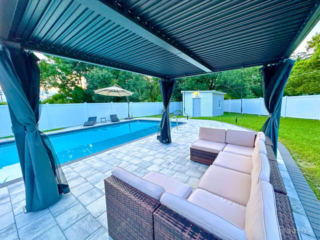 Large Lovely Pool Photo 4