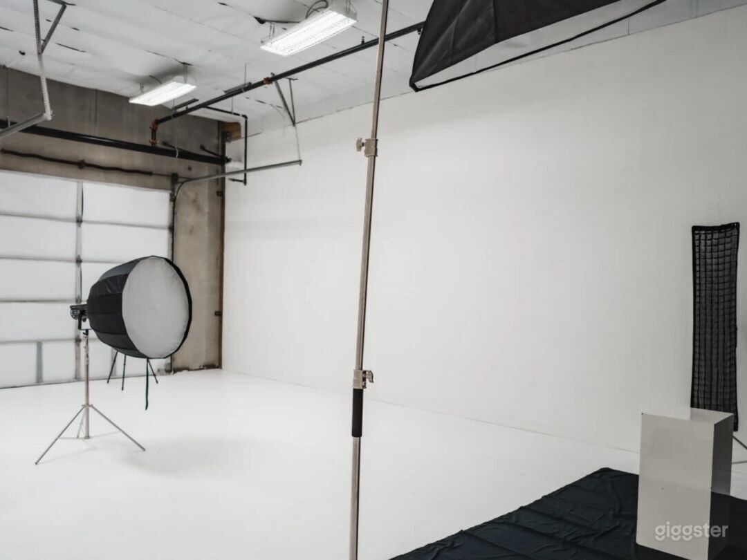 White canvas - Perfect for Photo and Video Shoot Photo 2
