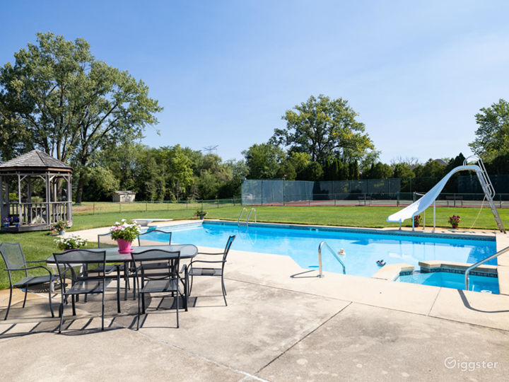Elegant Stylized Mansion with Pool &amp; Tennis Court Photo 2