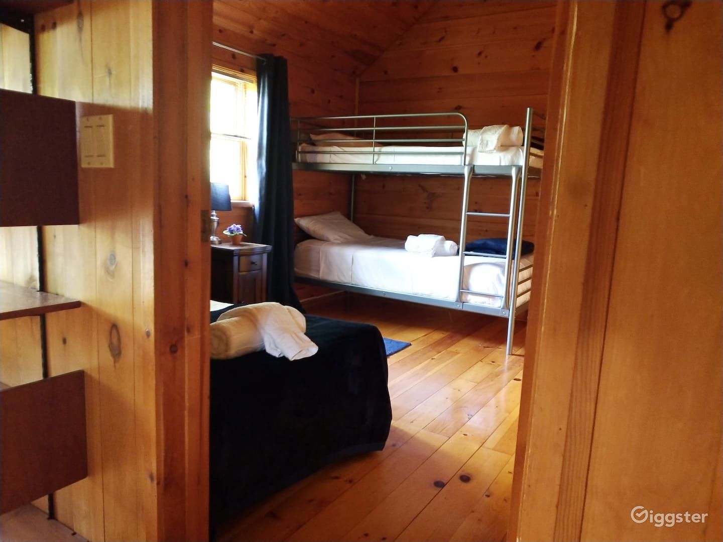 Chalet Montreal, lake of 2 mountains Rent this location