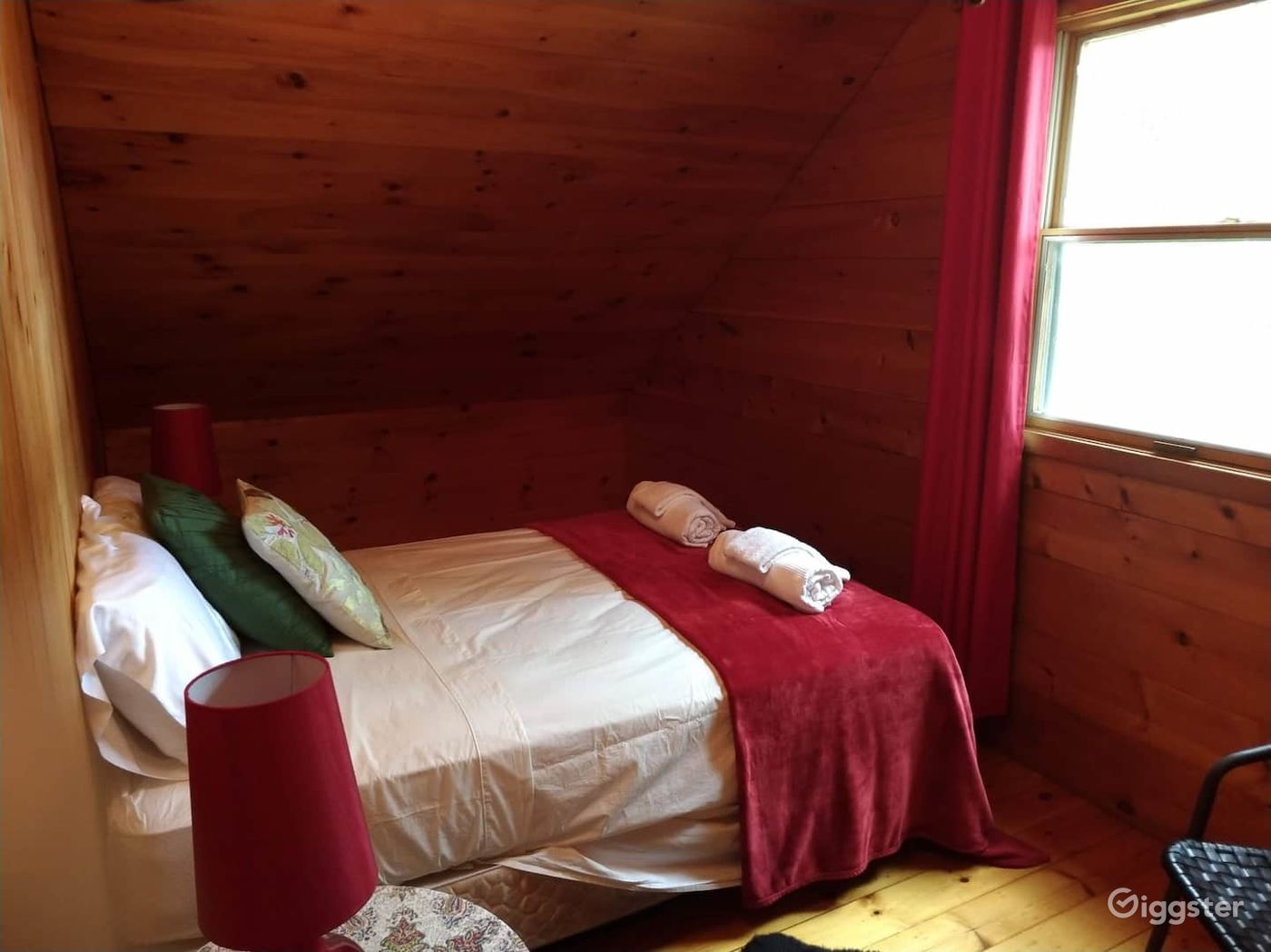 Chalet Montreal, lake of 2 mountains Rent this location