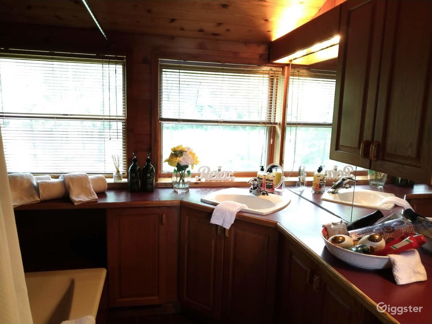 Chalet Montreal, lake of 2 mountains Rent this location