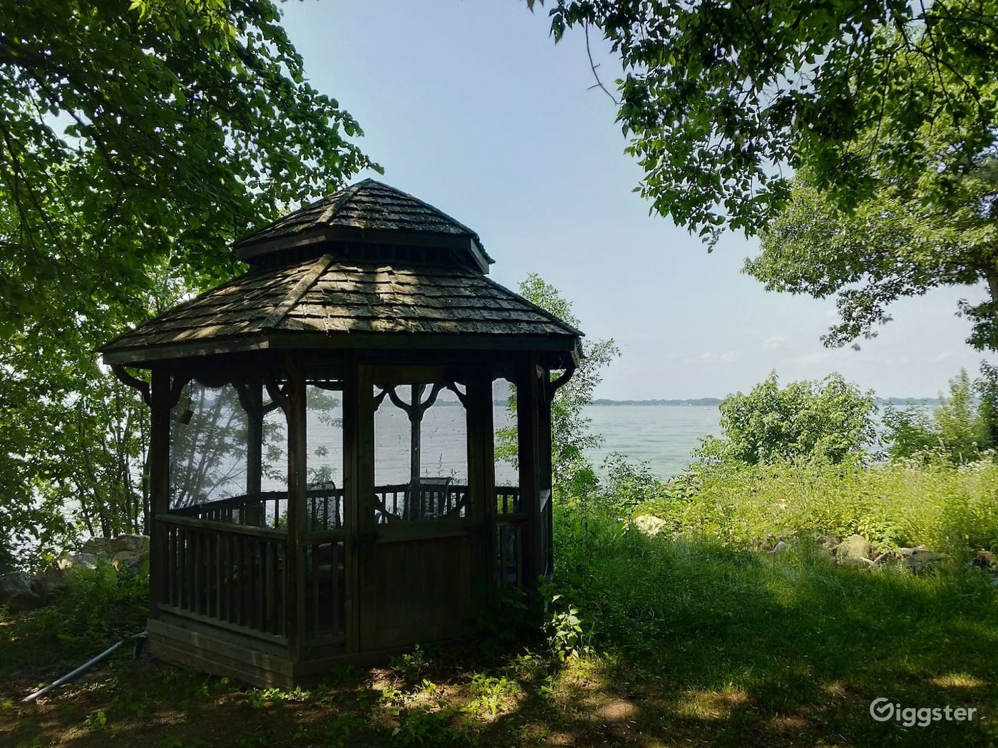 Chalet Montreal, lake of 2 mountains Rent this location