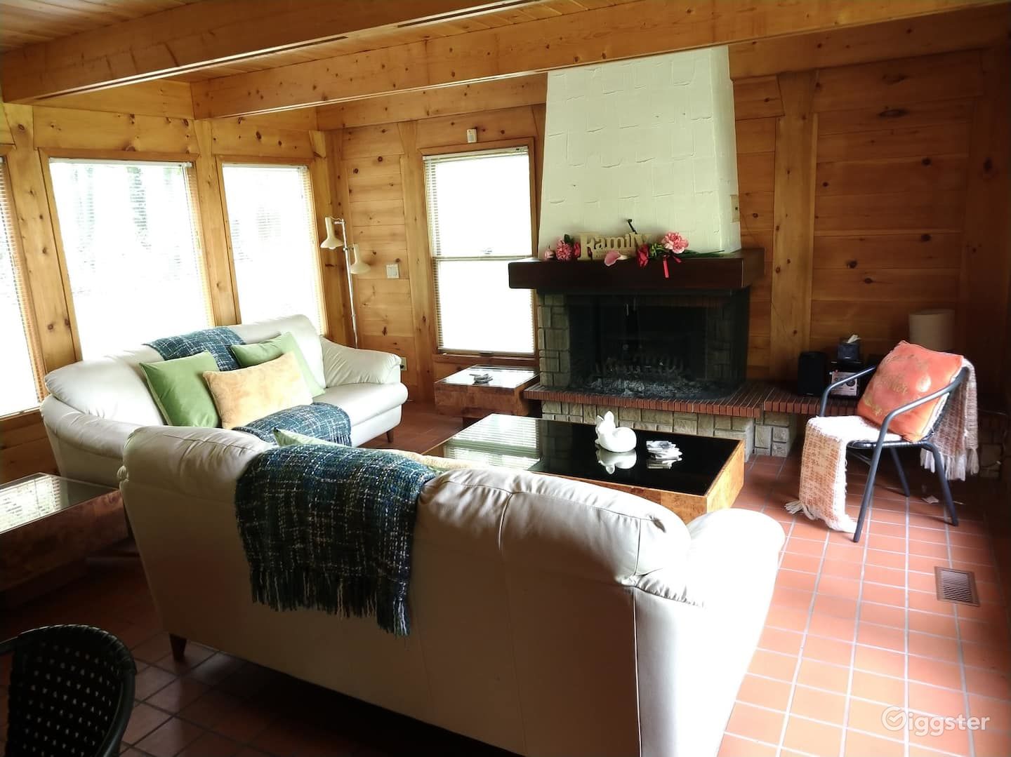 Chalet Montreal, lake of 2 mountains Rent this location