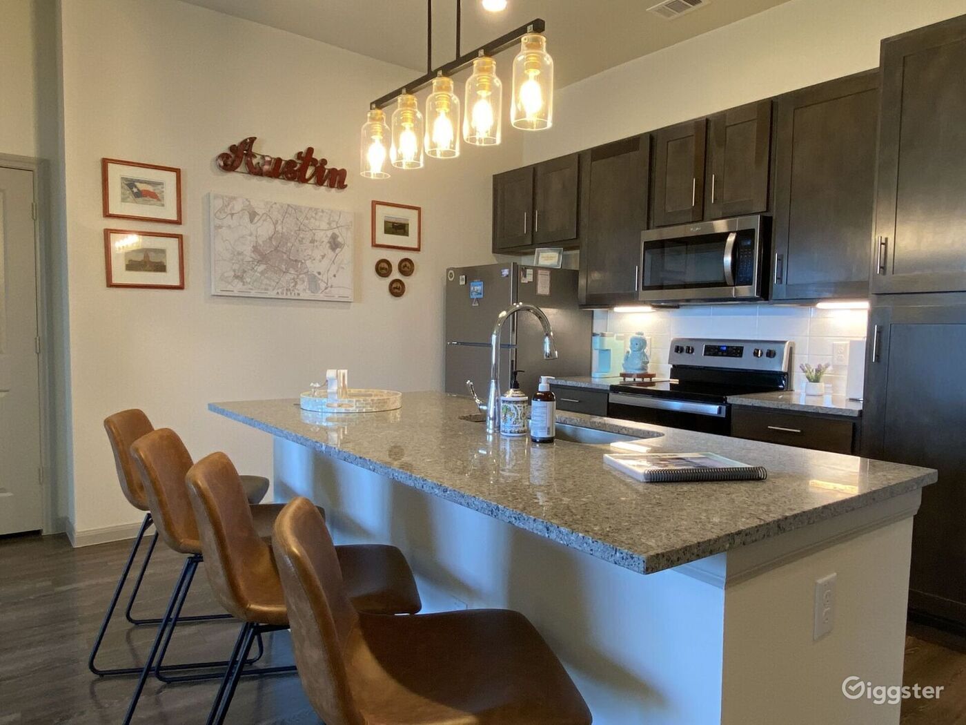 Cozy City View Retreat Skyline Vistas Meet Urban Rent this location