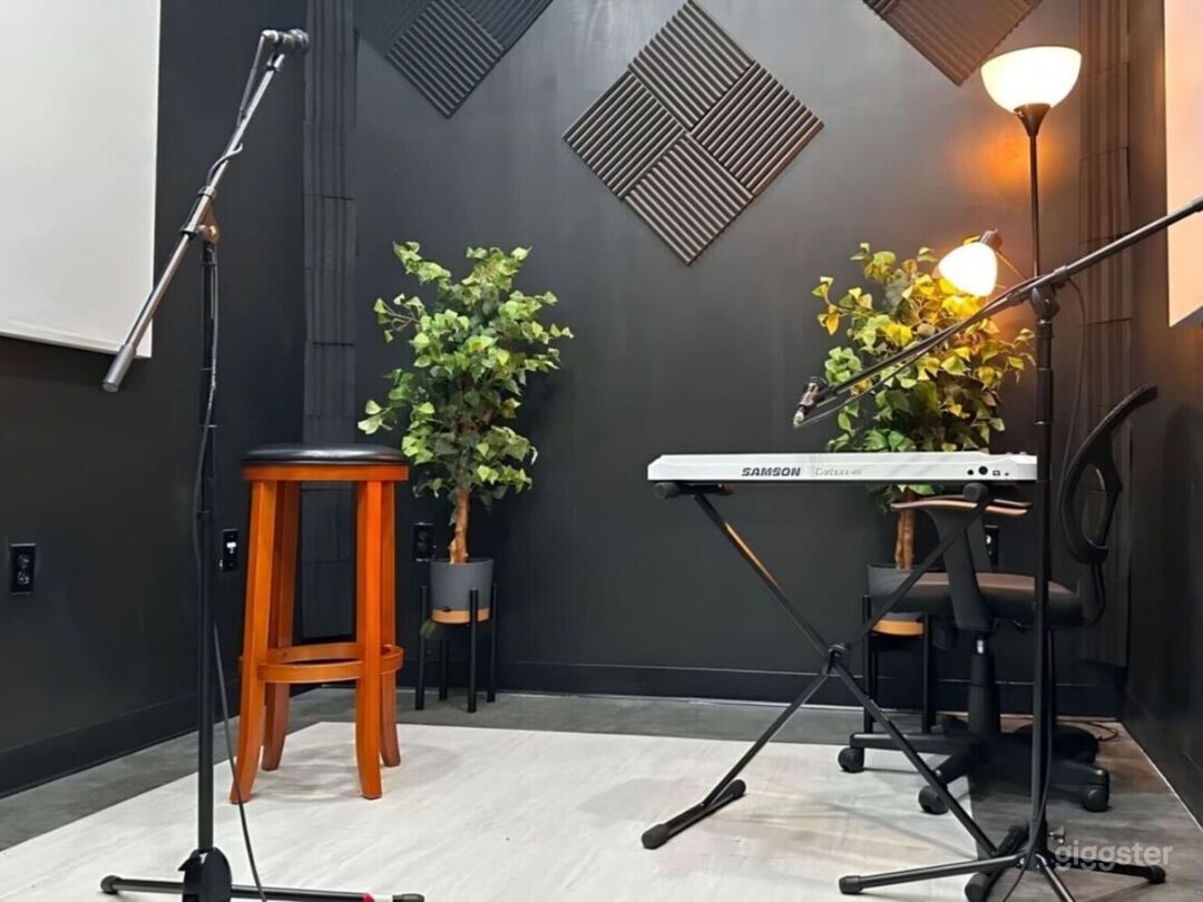 Intimate Venue-Style Performance Space | Rent this location on Giggster