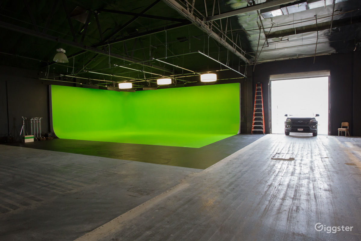 HUGE GREEN SCREEN FilmStudioLA Rent this location on Giggster
