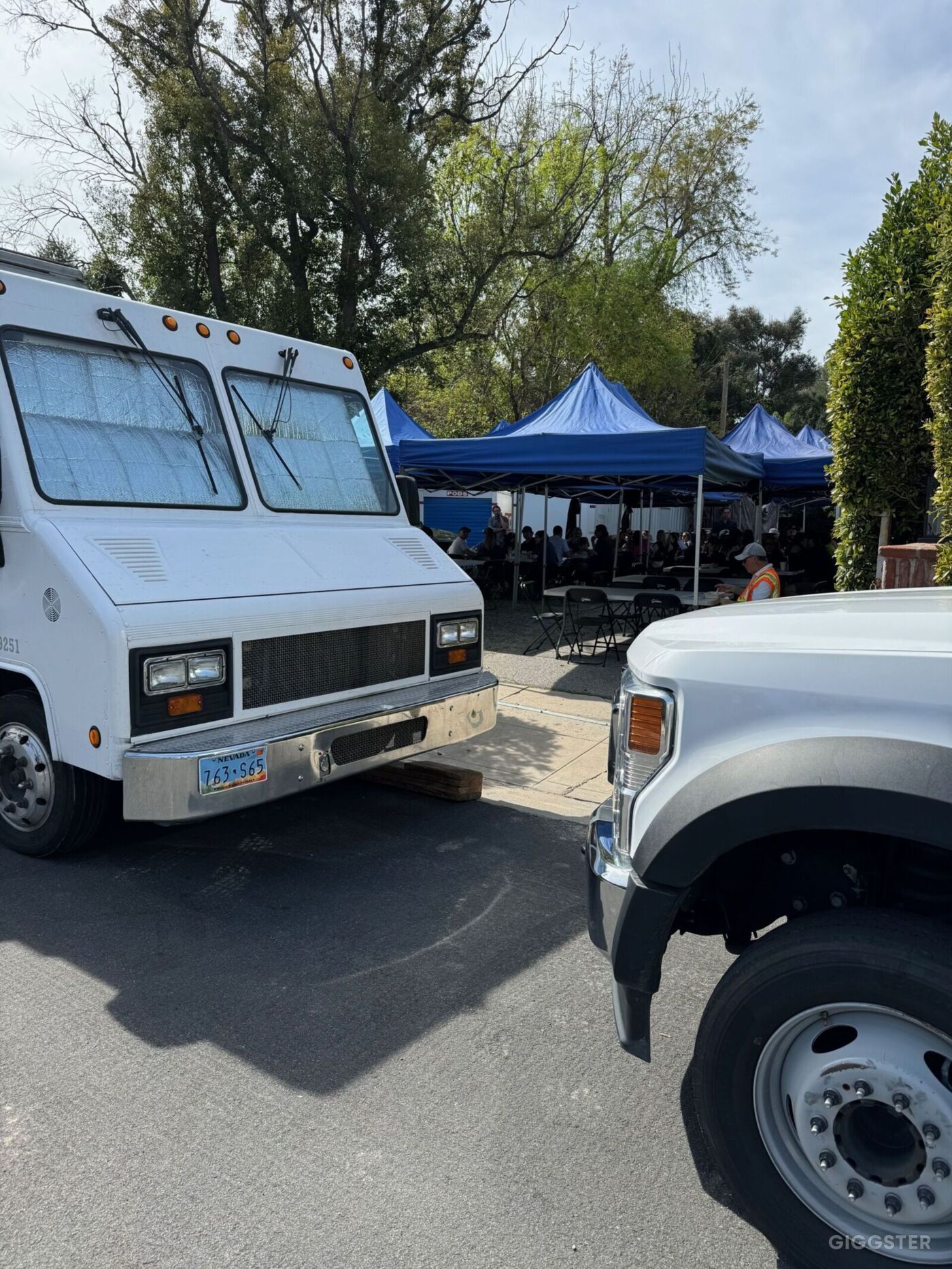 Parking and Staging on empty lot in Toluca Lake Rent this location on