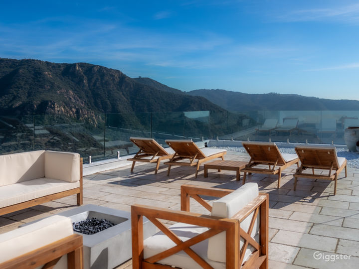 Modern Malibu Oasis with Ocean/ Canyon Views Photo 4