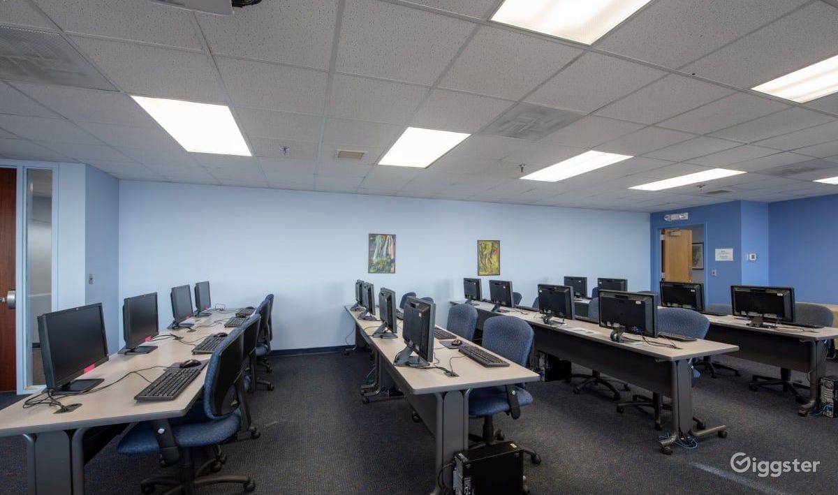 Spacious 32 Person Fully Equipped Computer Lab and Training Room | Rent ...
