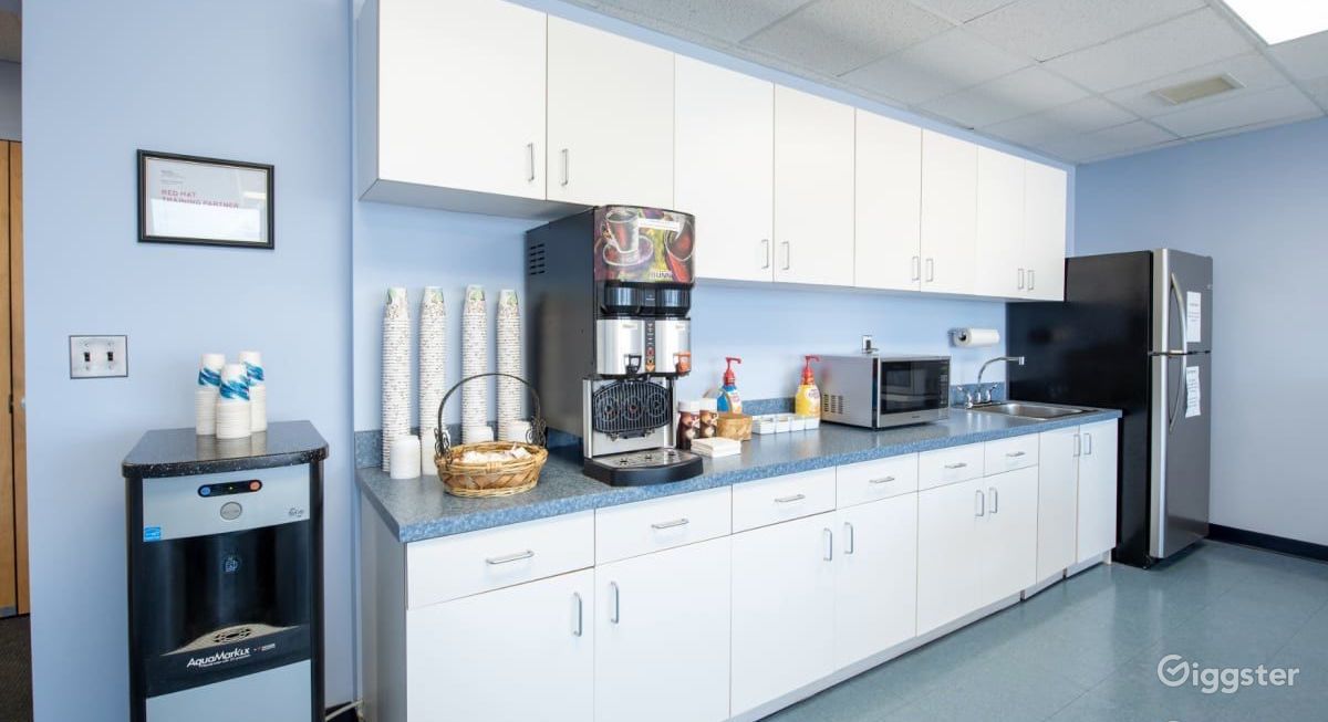 Spacious 32 Person Fully Equipped Computer Lab and Training Room | Rent ...