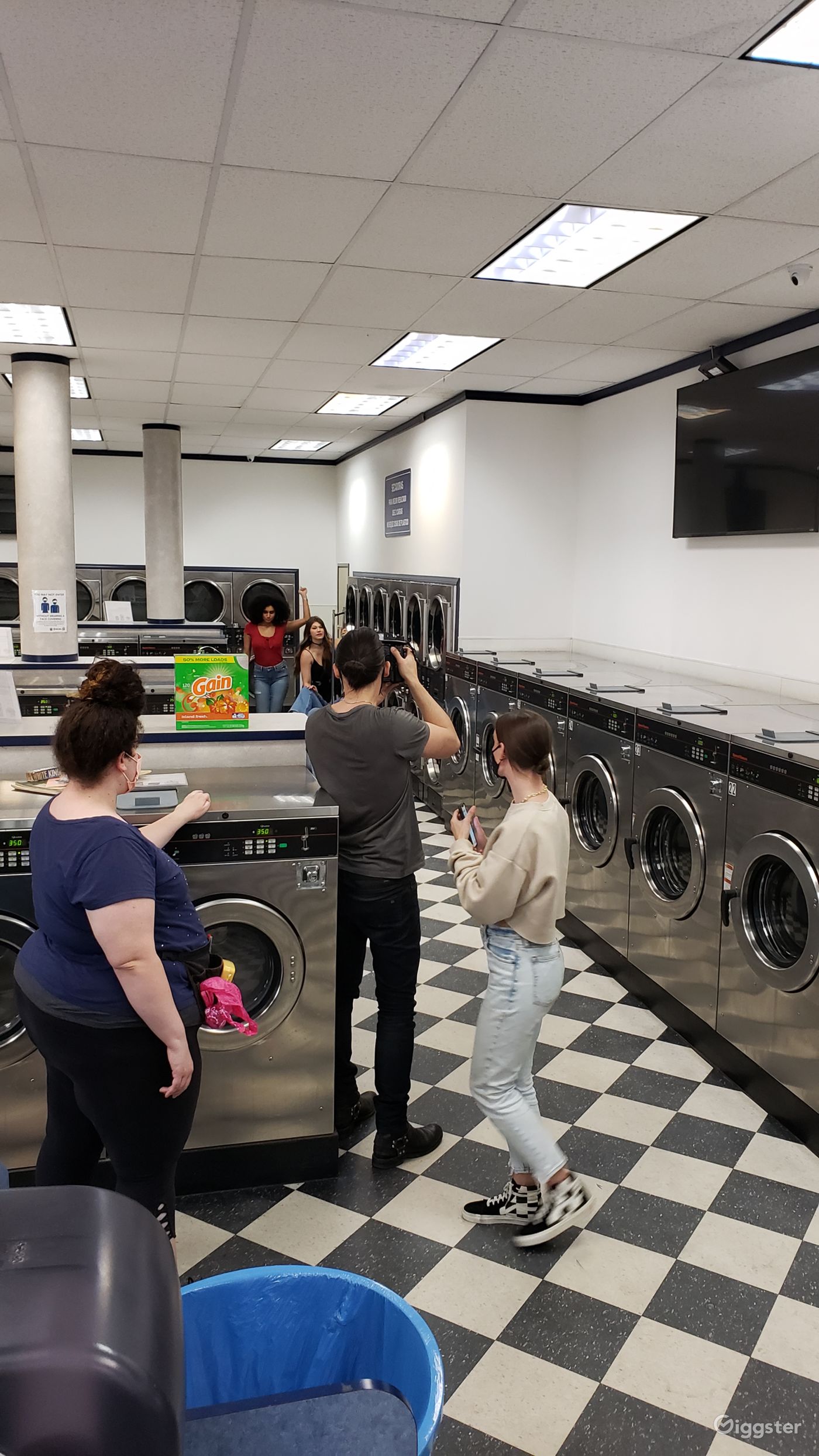 5 Star North Hollywood Laundromat Rent this location on Giggster