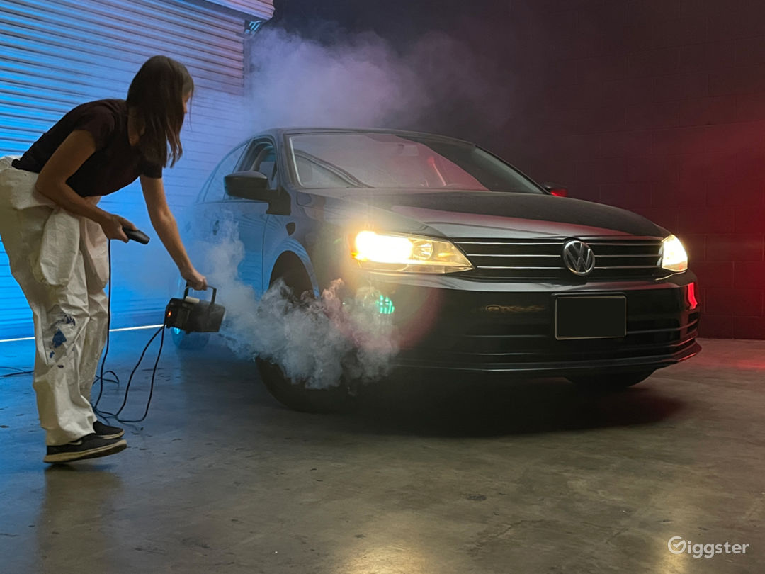  Valley Studio| Includes lights, backgrounds & more 