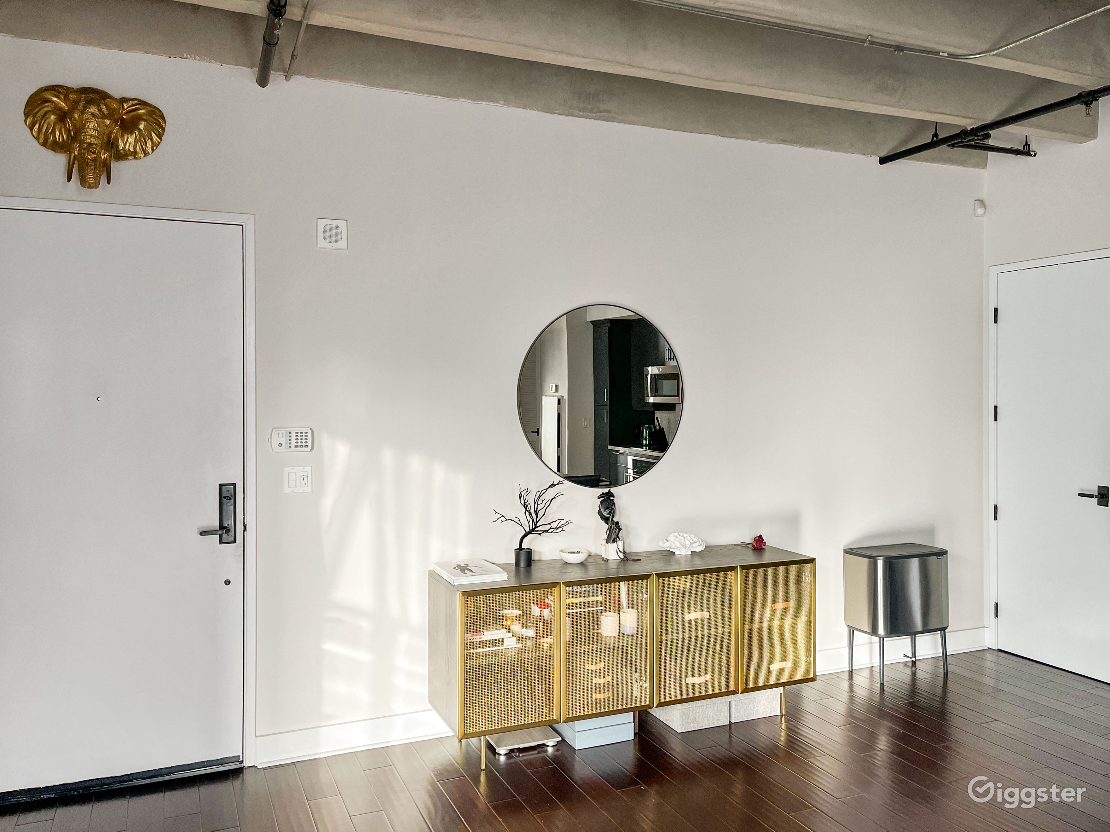 Open Studio Loft Rent this location on Giggster