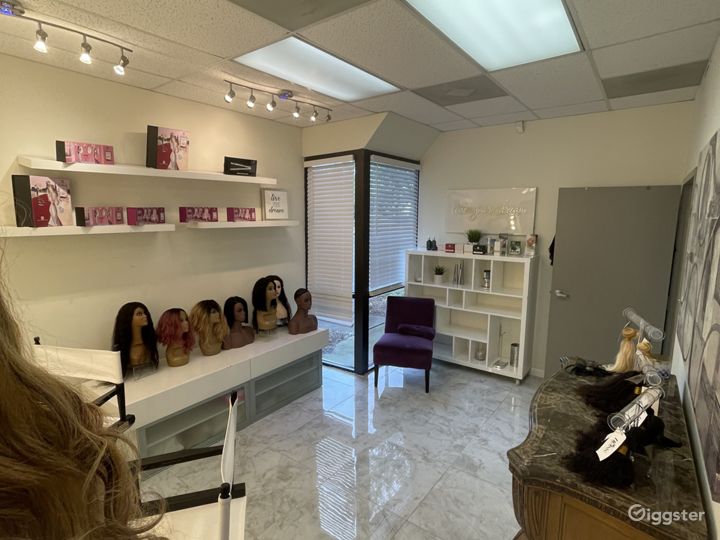 Luxe Salon Studio/Beauty Bar Rent this location on Giggster