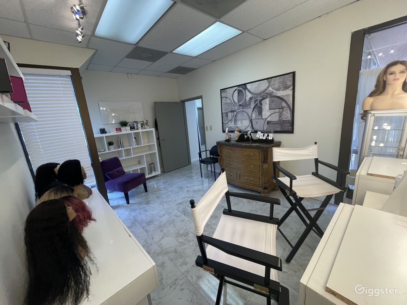 Luxe Salon Studio/Beauty Bar Rent this location on Giggster