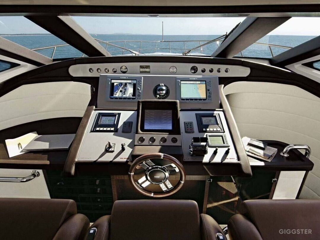 86&#39; AZIMUT YACHT Photo 4