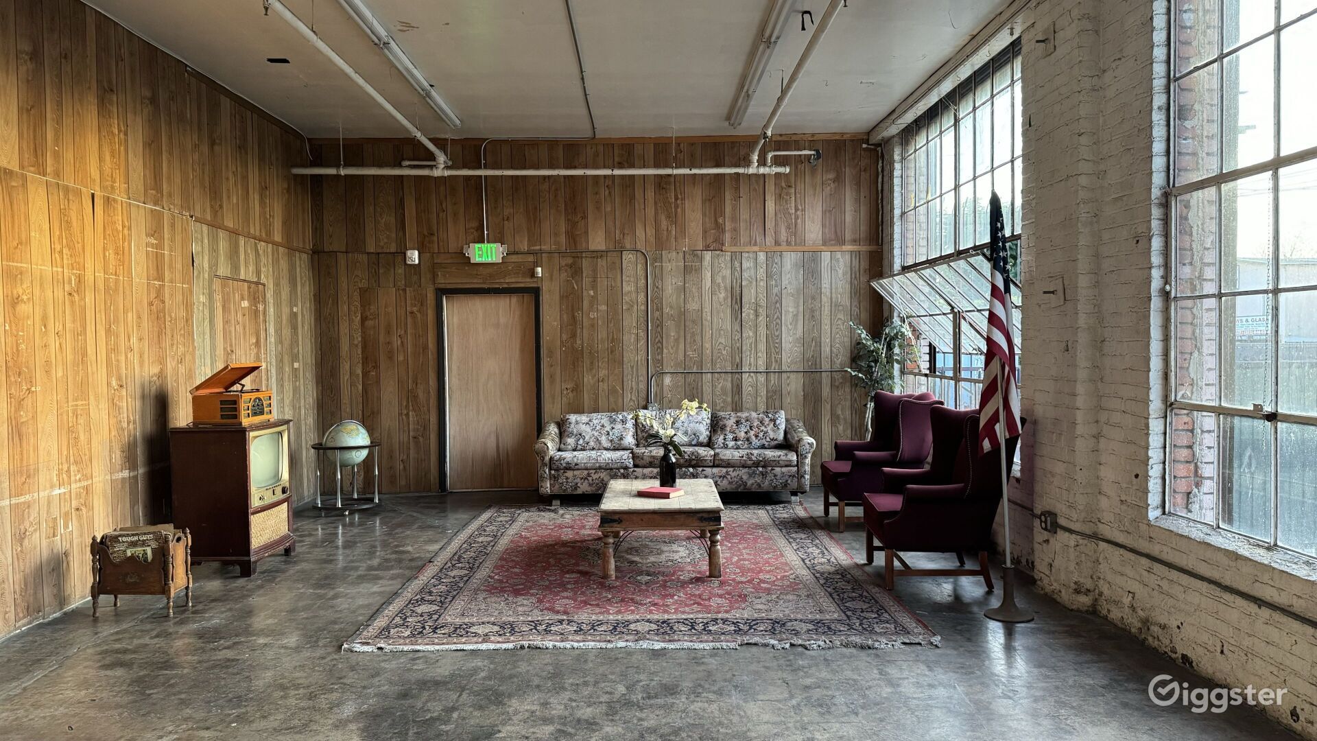 Retro Living Room Set | Rent this location on Giggster