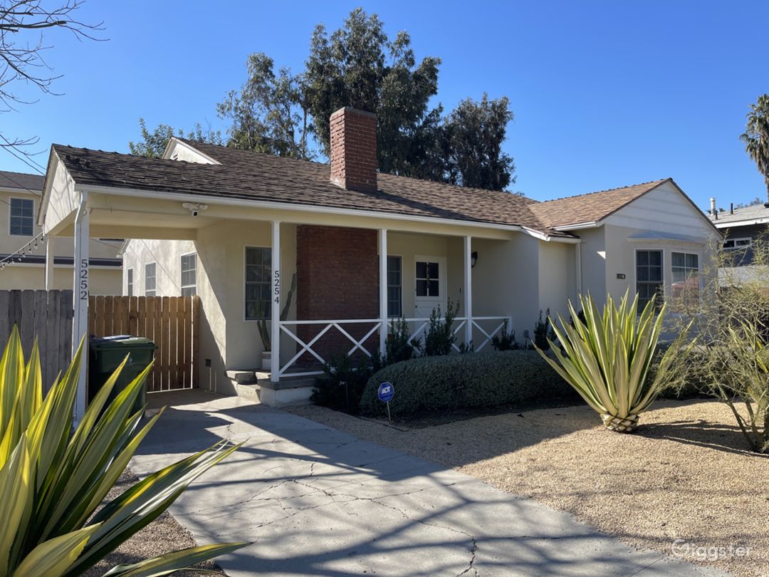 Botanical Boho Mid Century Bungalow + Free Parking Photo 2