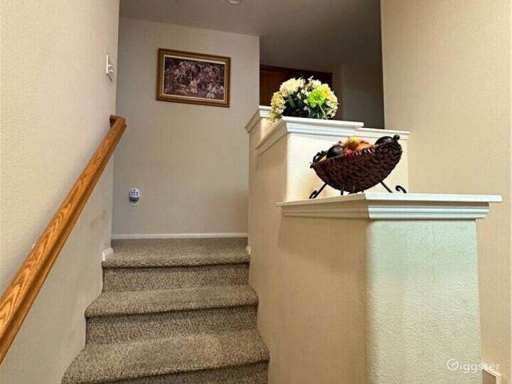 5 bedroom, semi unfurnished, North Hills Rent this location on Giggster