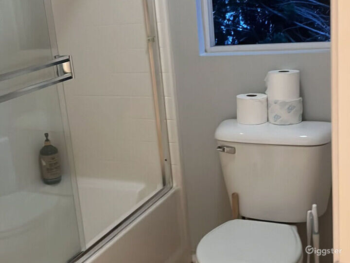 5 bedroom, semi unfurnished, North Hills Rent this location on Giggster