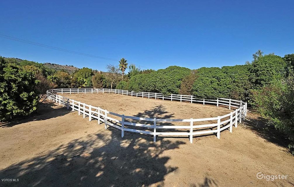 Private Luxurious Mansion w/ horse stables Rent this location on Giggster