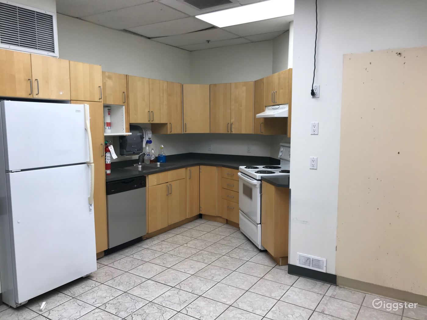 Yaletown Ground Floor Large Office Space Rent this location on Giggster