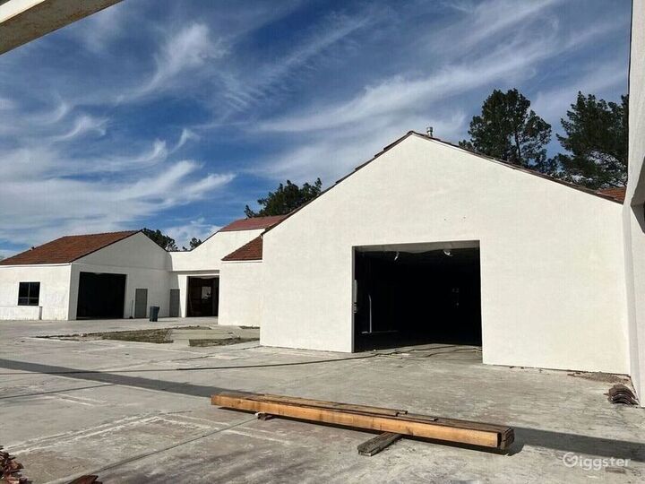 Great storage Warehouse in Hallmark San bernadino Rent this location