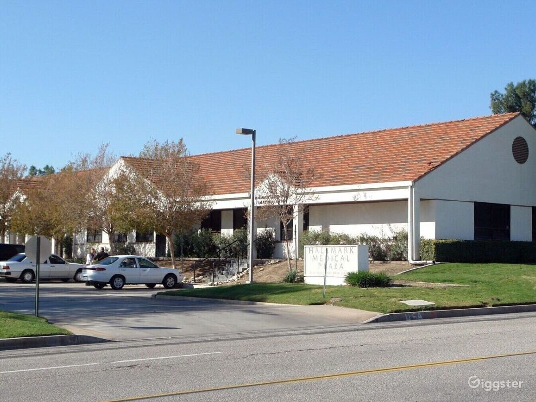 Great storage Warehouse in Hallmark San bernadino Rent this location