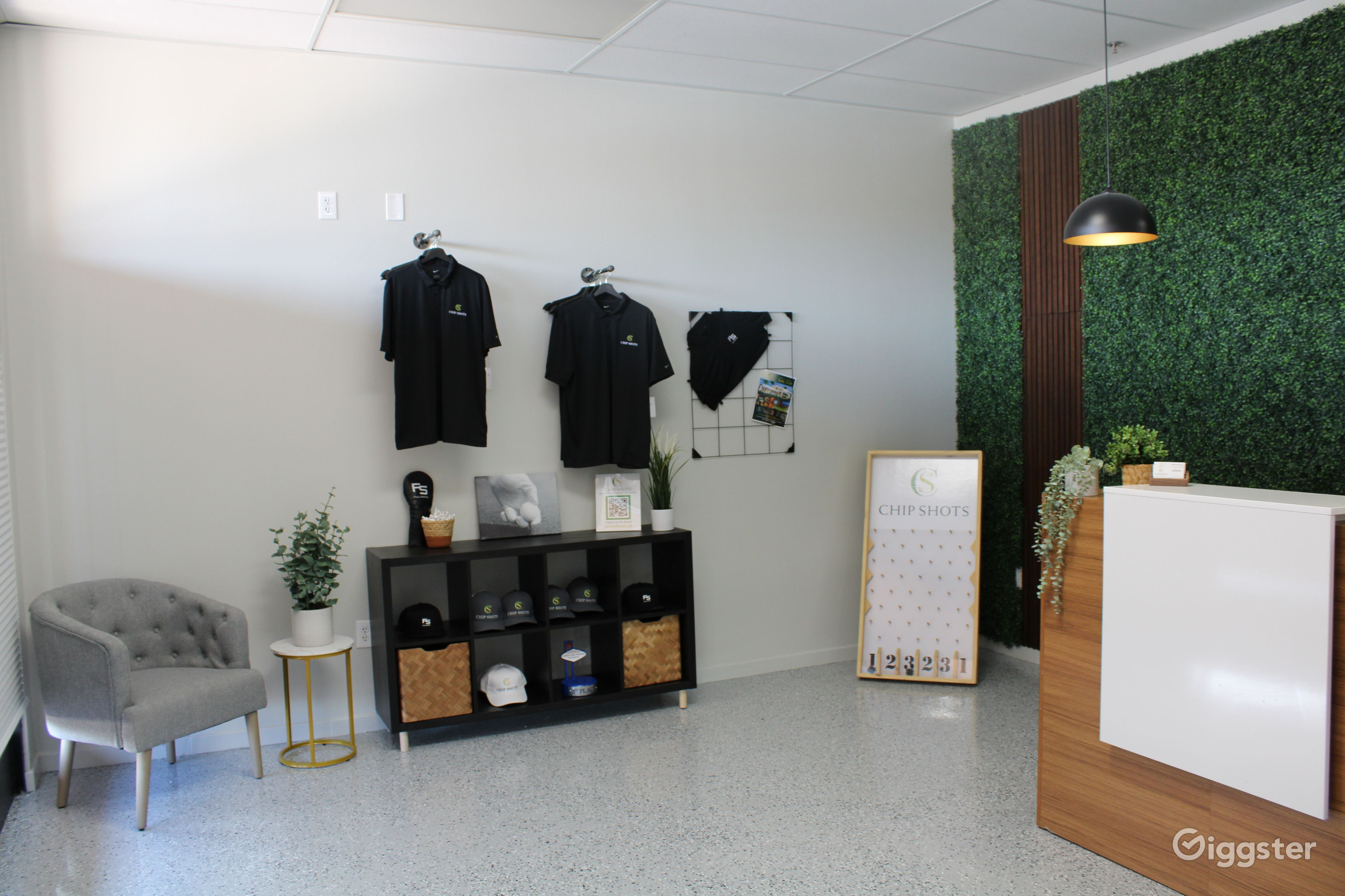 Private Golf Simulator and Lounge Space | Rent this location on Giggster - Private Golf Simulator Penthouses With Private Indoor Golf Simulator