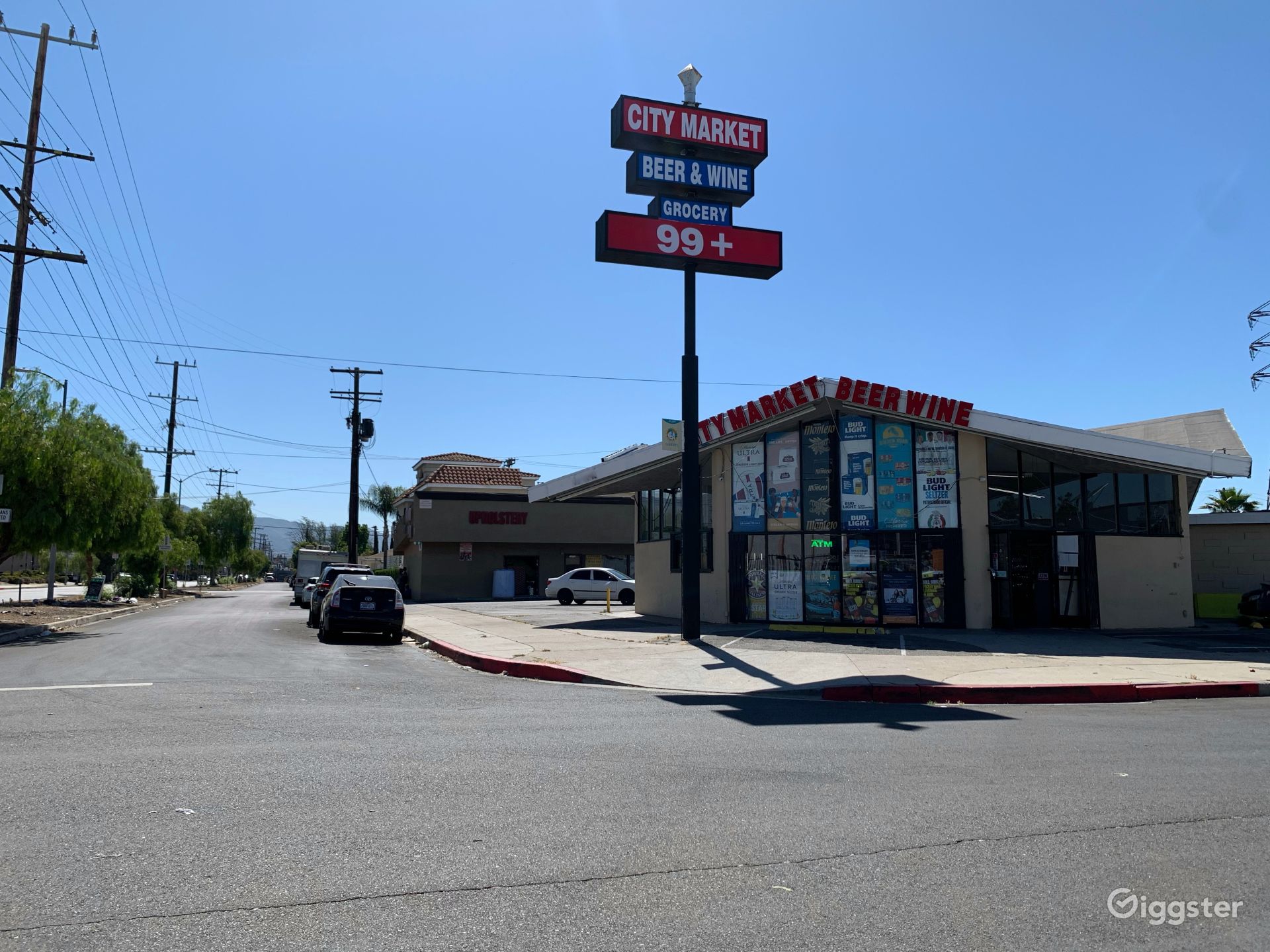 Liquor Store/Convenience Store Rent this location on Giggster