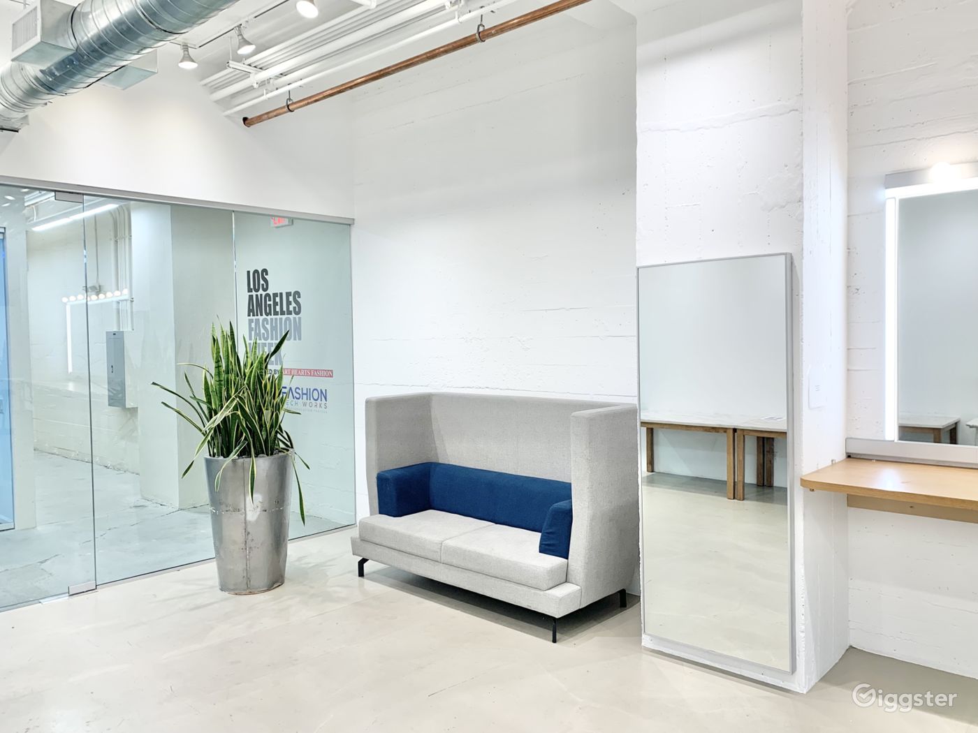 DTLA Fully equipped Photo and Videography Studio Rent this location