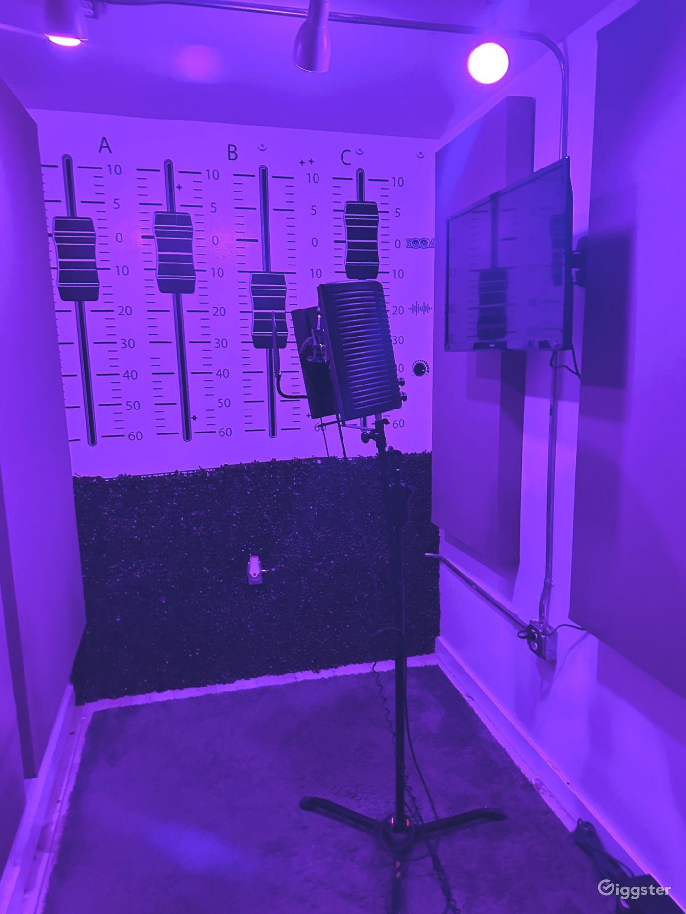 Oak Park Recording Studio Rent this location on Giggster