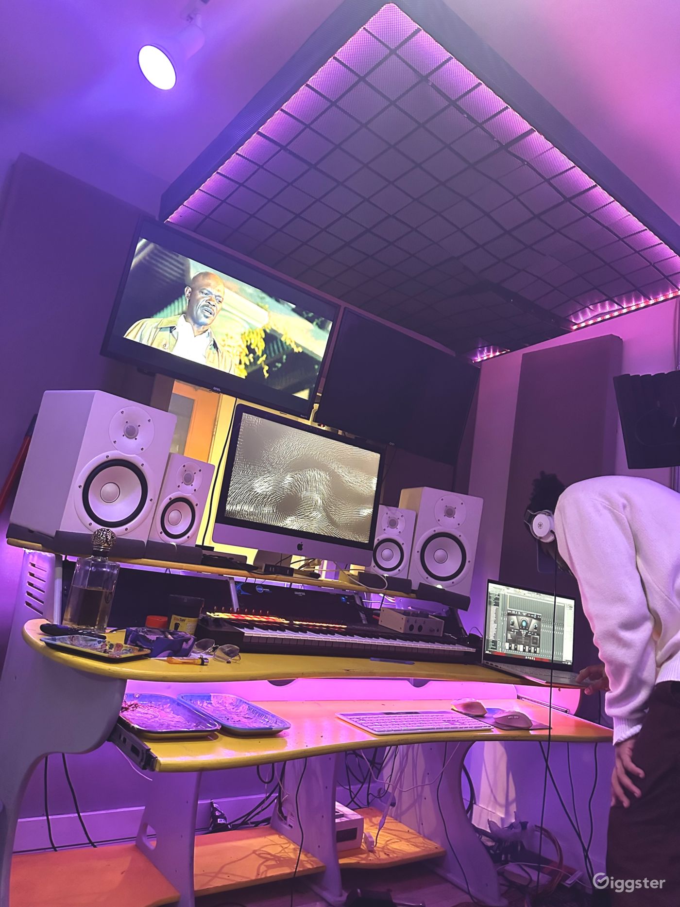 Oak Park Recording Studio Rent this location on Giggster