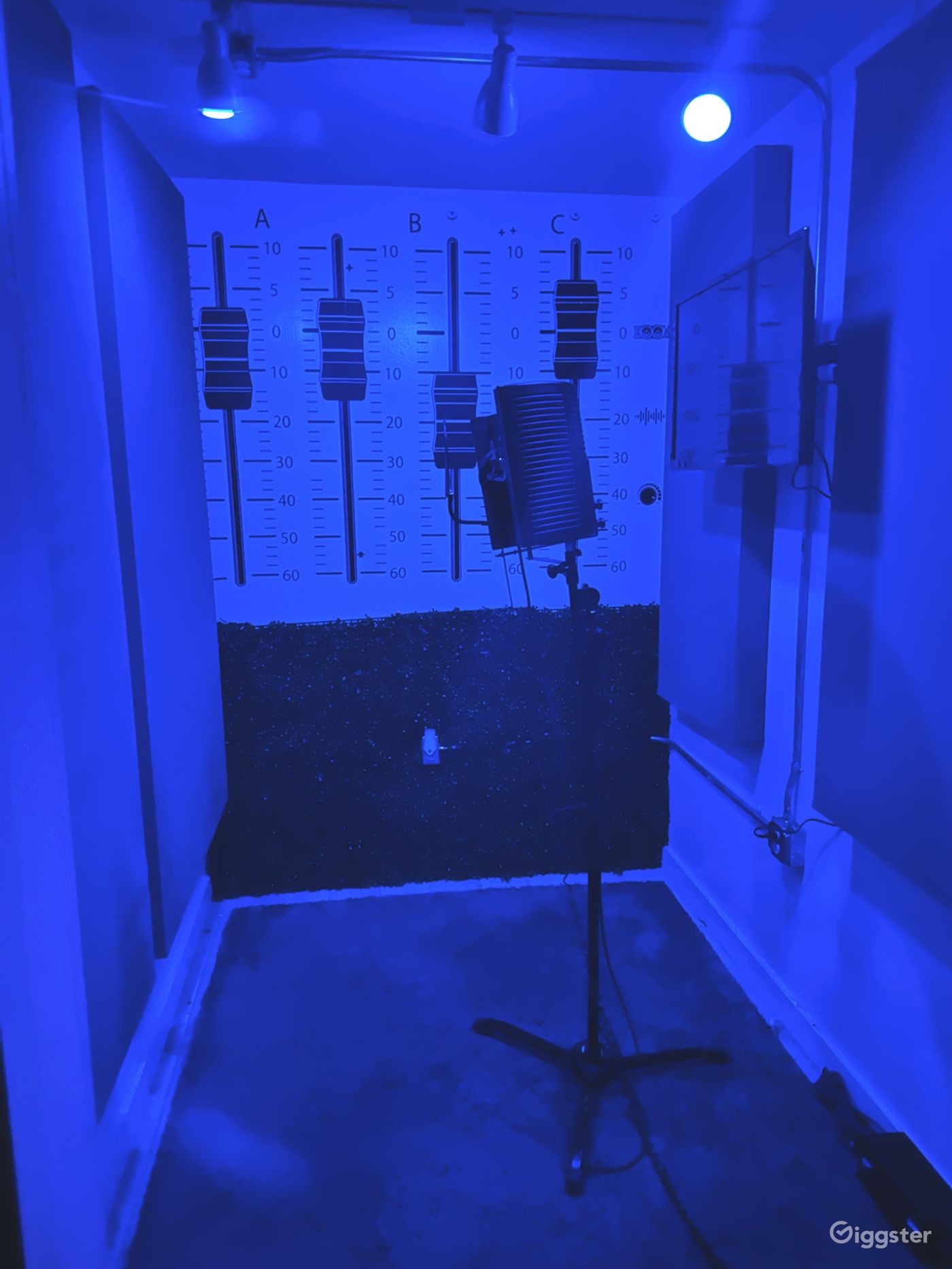 Oak Park Recording Studio Rent this location on Giggster