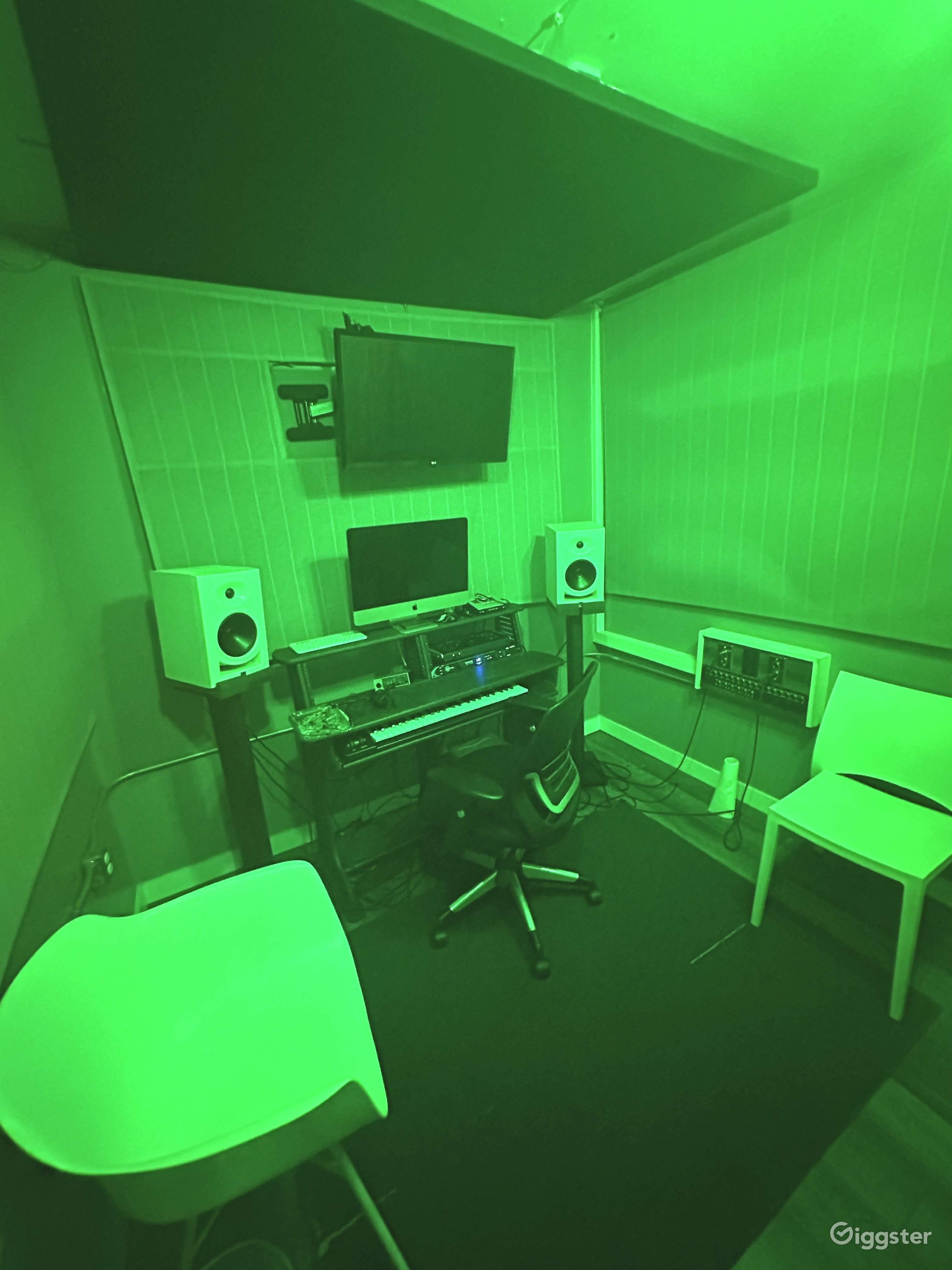 Oak Park Recording Studio Rent this location on Giggster