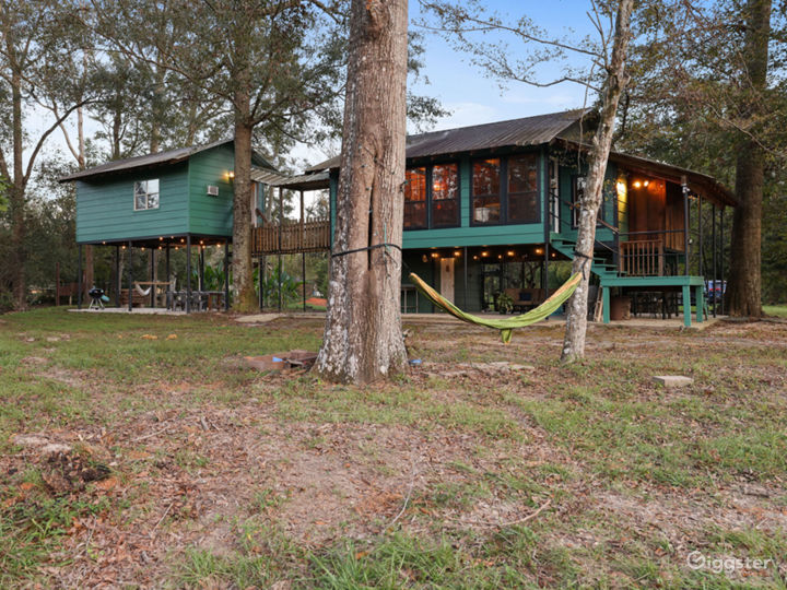 Treehouse Retreat on Bogue Chitto River Bend Rent this location on