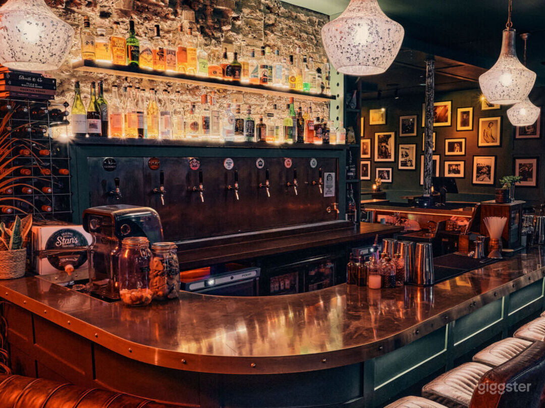 Stunning Brick Lane Cocktail Bar | Rent this location on Giggster
