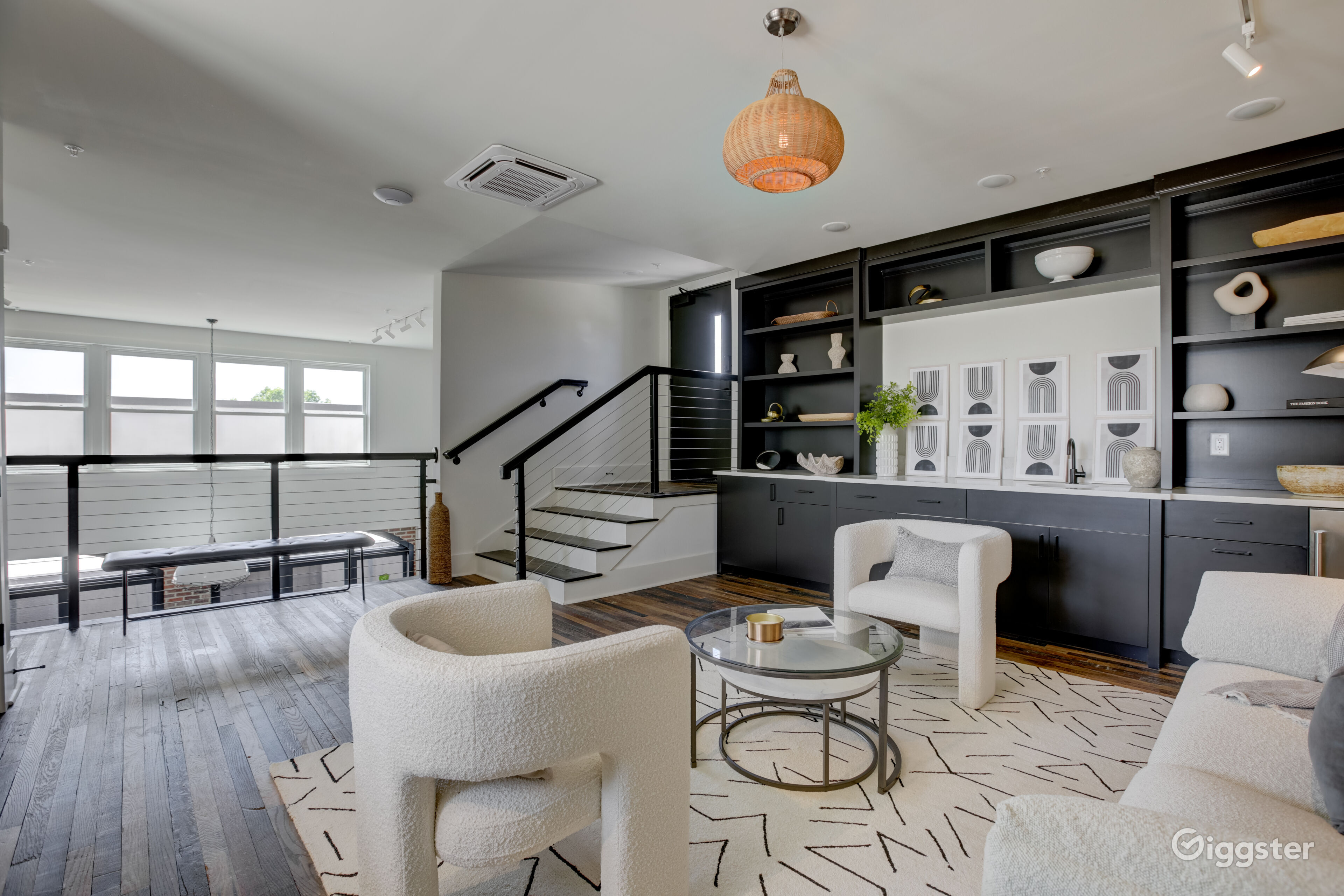 Visual Reference: Luxury Penthouse W Rooftop Secure Parking Unit 301