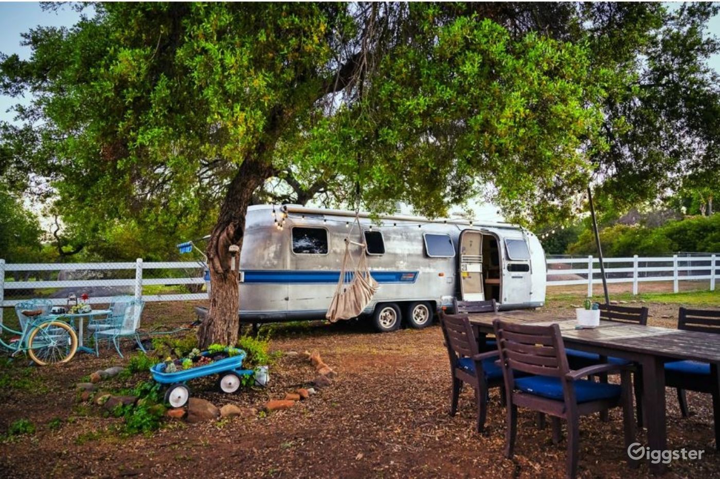 1975 Airstream Land Yacht Sovereign Rent this location on Giggster