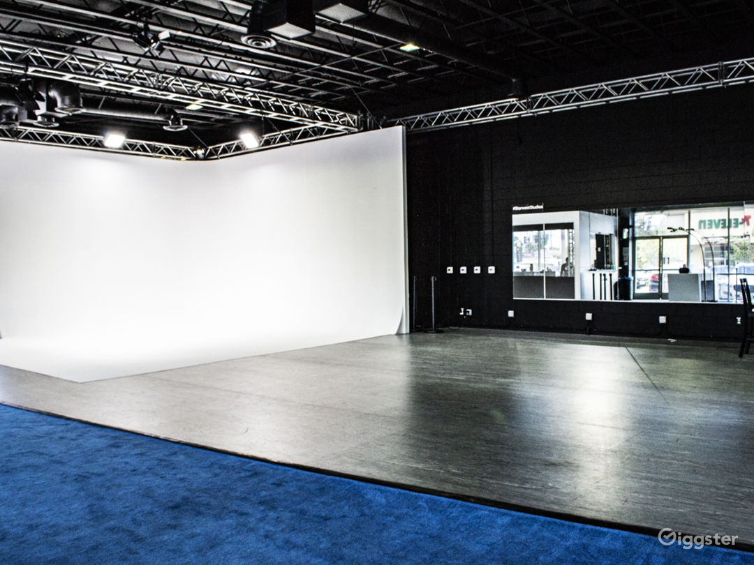 Stage 1 Marley Dance Floor Rent this location on Giggster