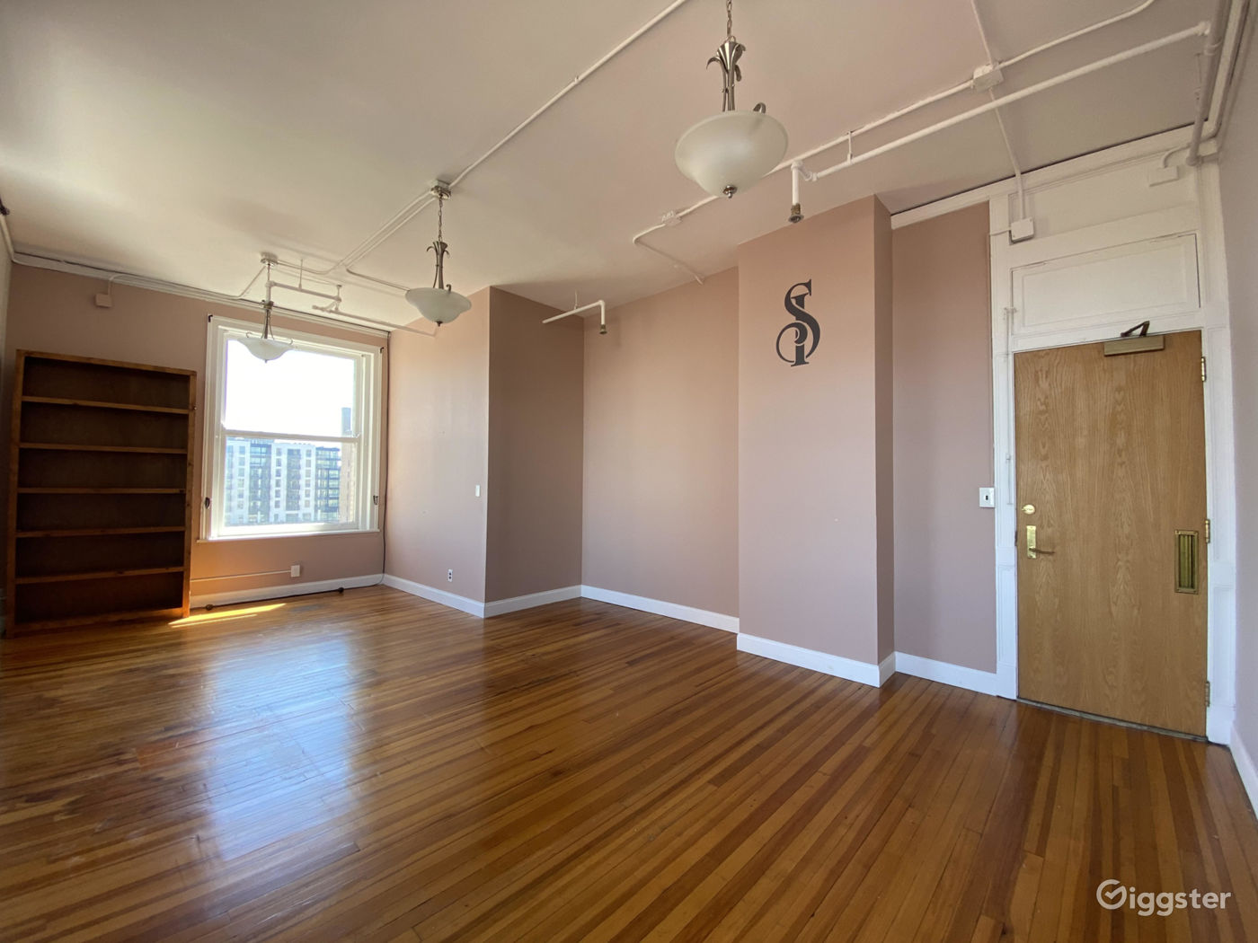 Beautiful Studio Space Downtown Syracuse Rent this location on Giggster