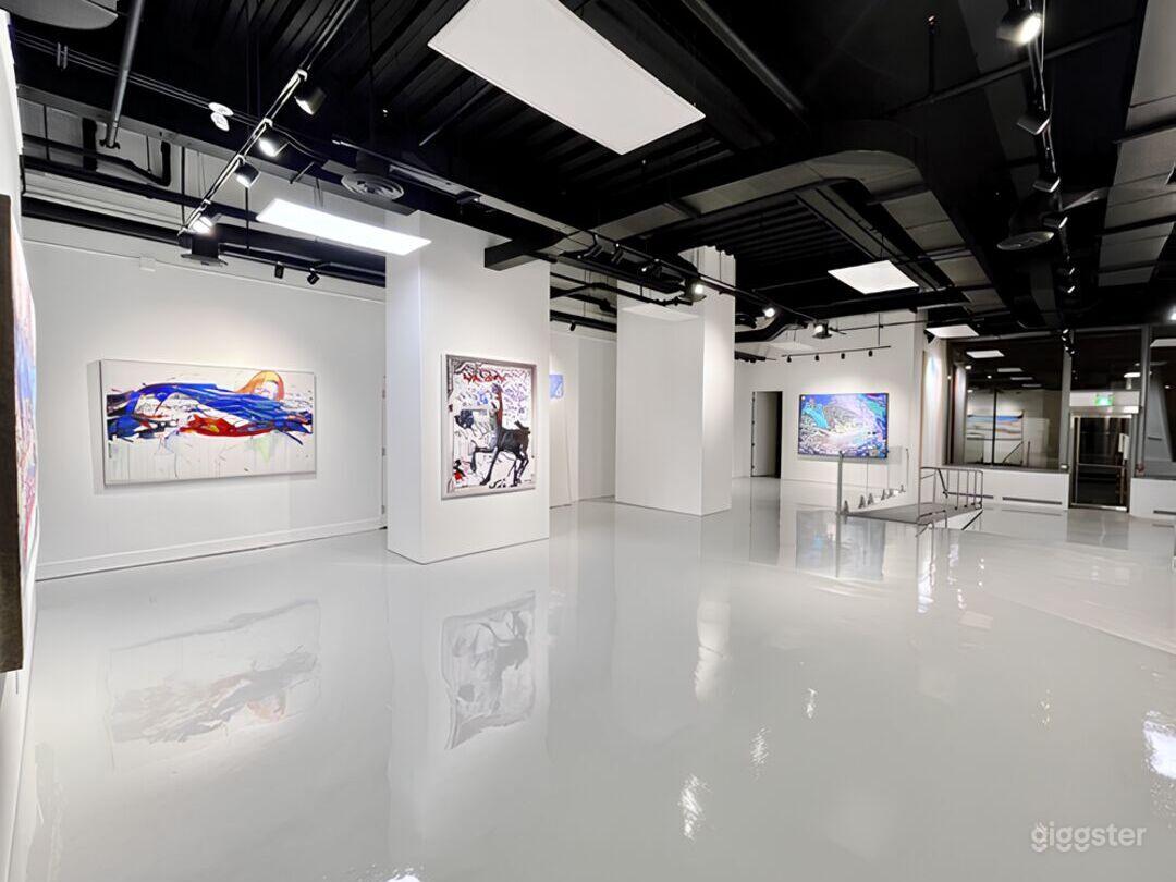 Sleek, Contemporary Art Gallery in Toronto Photo 3