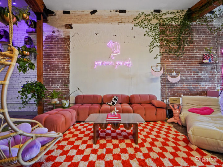 Super Stylish, Pink Aesthetic Salon in DTLA Photo 3